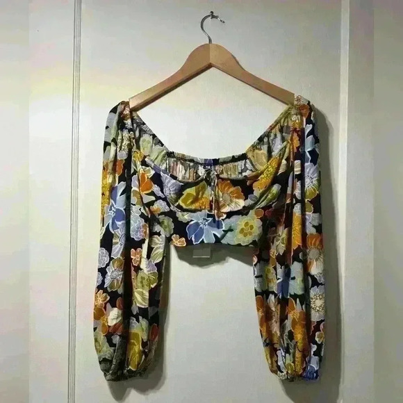 NWT LSPACE Daphne Top in Sugar And Spice
Floral - Picture 2 of 3